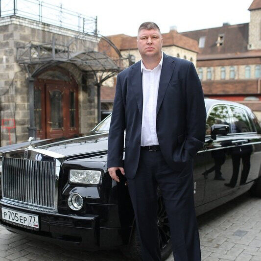 Гена -актер Андрей Свиридов и Роллс-Ройс фантом лонг .