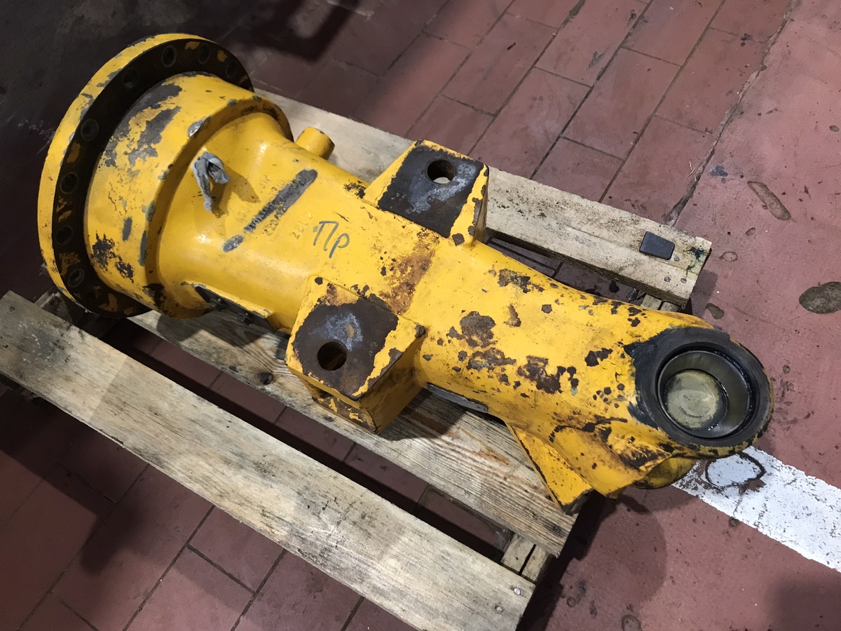 Чулок моста экскаватора-погрузчика JCB. Фото Тищенко Василий.