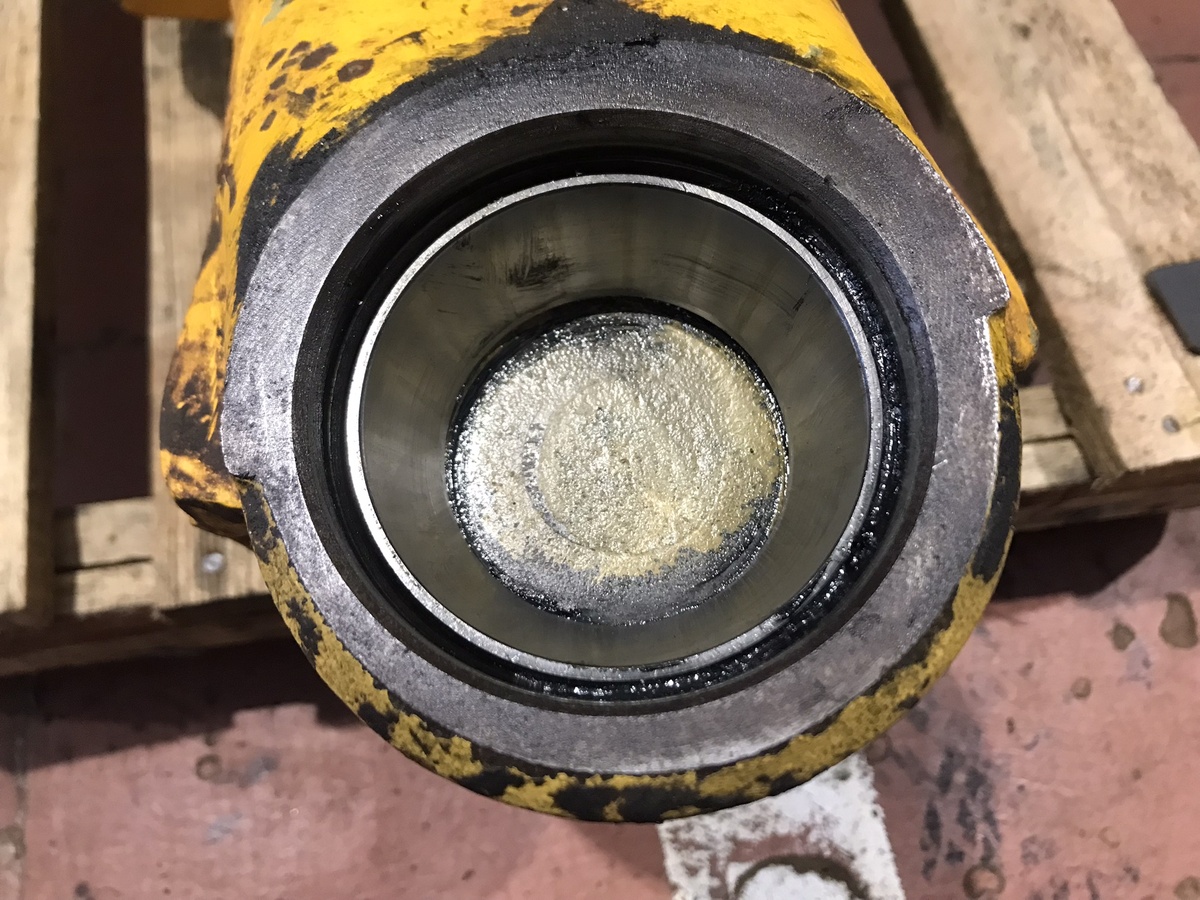 Обойма подшипника в глухом отверстии. Фото Тищенко Василий.