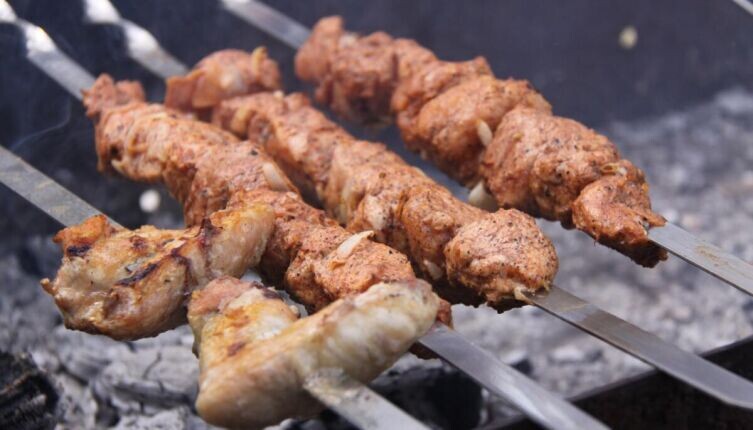    Шашлычок под глинтвейн. Как отпраздновать день рождения на морозе? Фото: по лицензии CC0 Pxhere.com