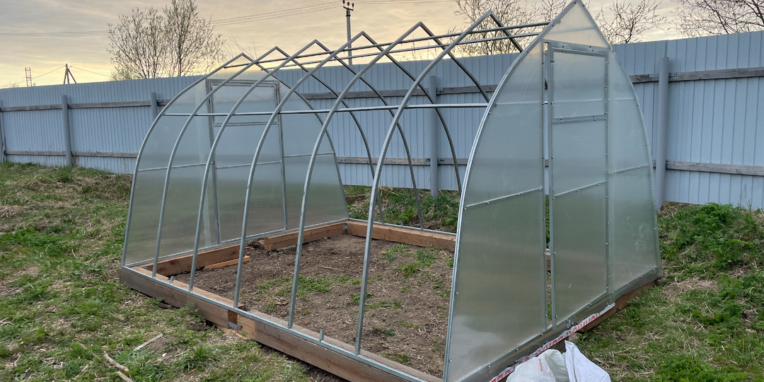 Постройка теплицы на дачном участке на севере. Часть 2.