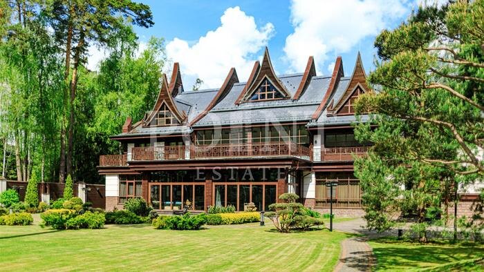 Резиденция Григория Лепса стилизована под тайское жильё. Фото © pointestate