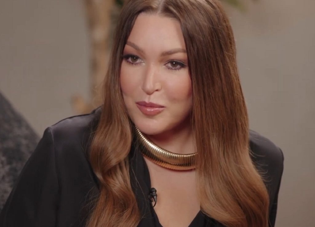 Скриншот с видеозаписи шоу "Ваша Наташа", опубликованной в ТГК "Super"📷    Всегда поражала умением петь: Прохор Шаляпин поздравил Ирину Дубцову с днём рождения
