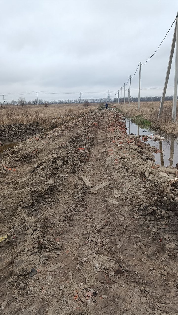 Вот такую дорогу насыпал сосед