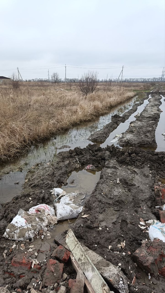 Подтопленый участок дороги