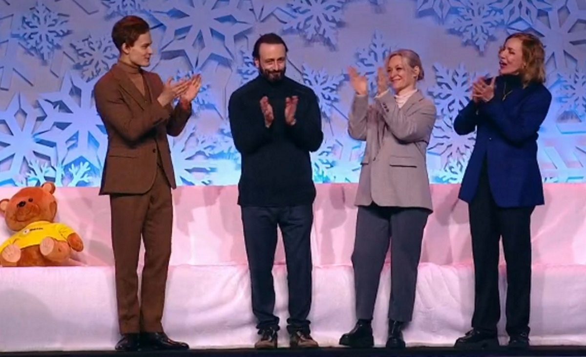     Тренерский штаб Ильи Авербуха на «Ледниковом периоде». Скриншот с трансляции сайта «Первого канала» Фотография взята из открытых источников.