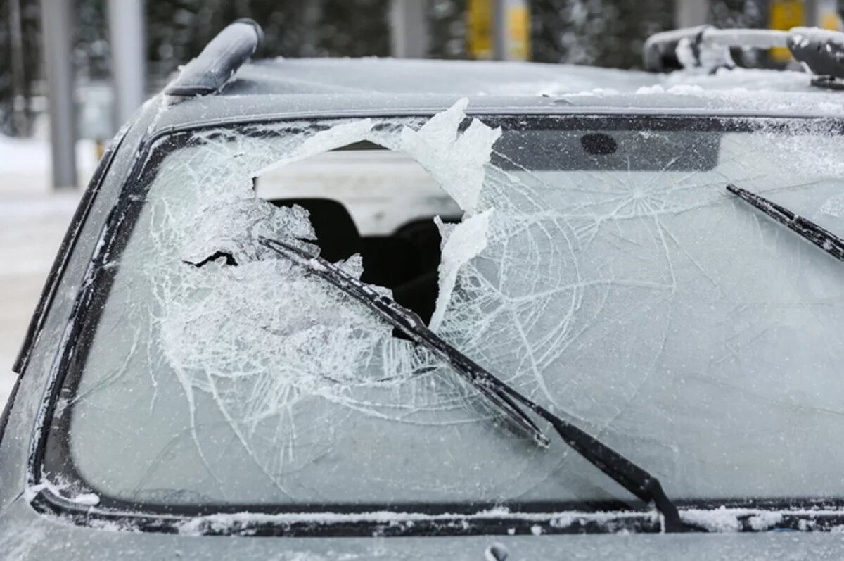    Обвиняется наледь.