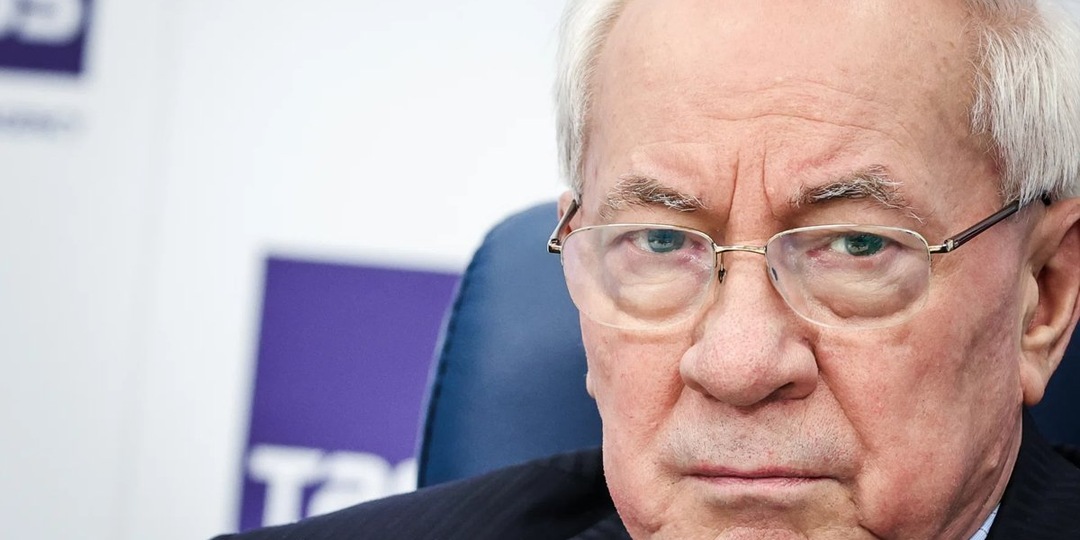 Азаров на пальцах описал масштаб катастрофы с электричеством на Украине