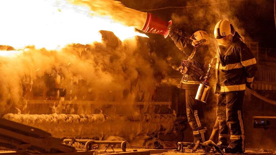    Фото: Press service of the State Emergency Service of Ukraine in Kyiv/Handout via REUTERS