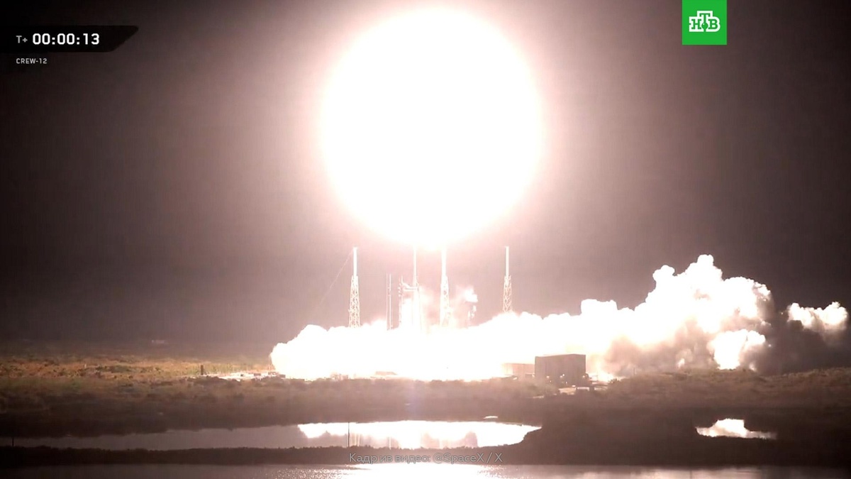    Crew Dragon с Федяевым на борту взял курс на МКС