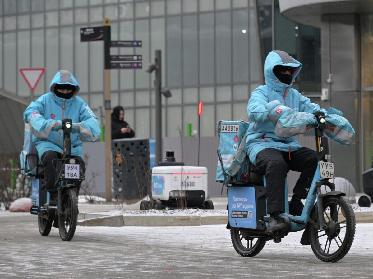    Велокурьеры во время снегопада в Москве | © РИА Новости / Алексей Никольский