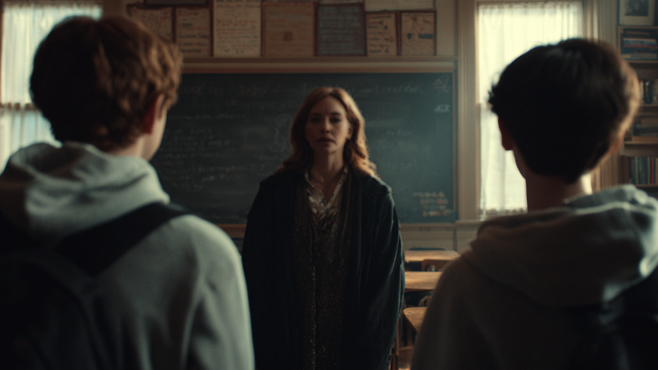     Учительница получила 10 лет тюрьмы за секс с двумя школьниками РЕН ТВ