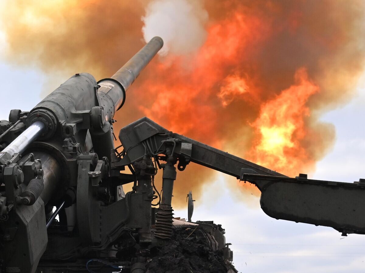    Работа САУ 2С7 "Пион" в зоне проведения спецоперации© РИА Новости . Виктор Антонюк