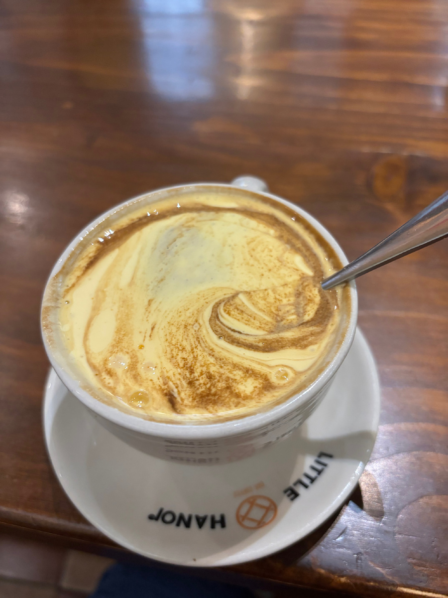 Горячий кофе с гоголь-моголем