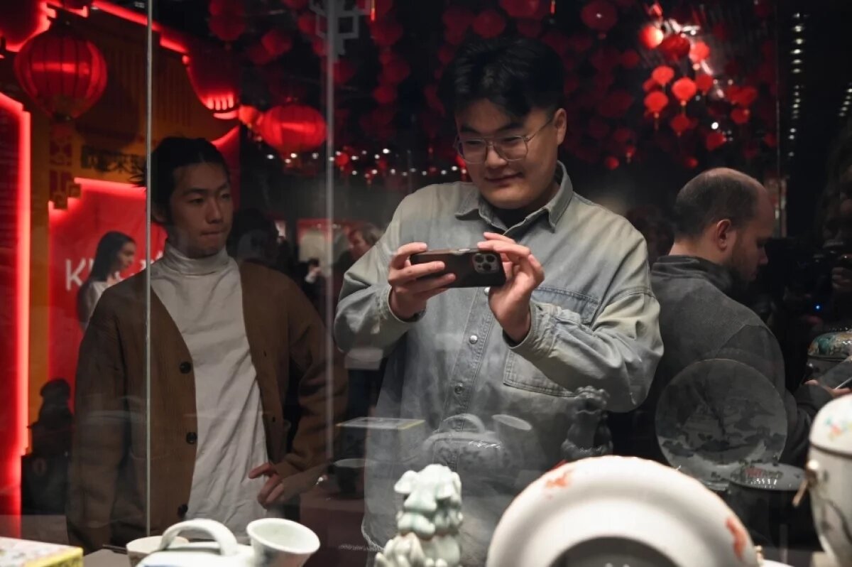    В Хабаровске открылась выставка китайского искусства с экспонатами XIX века