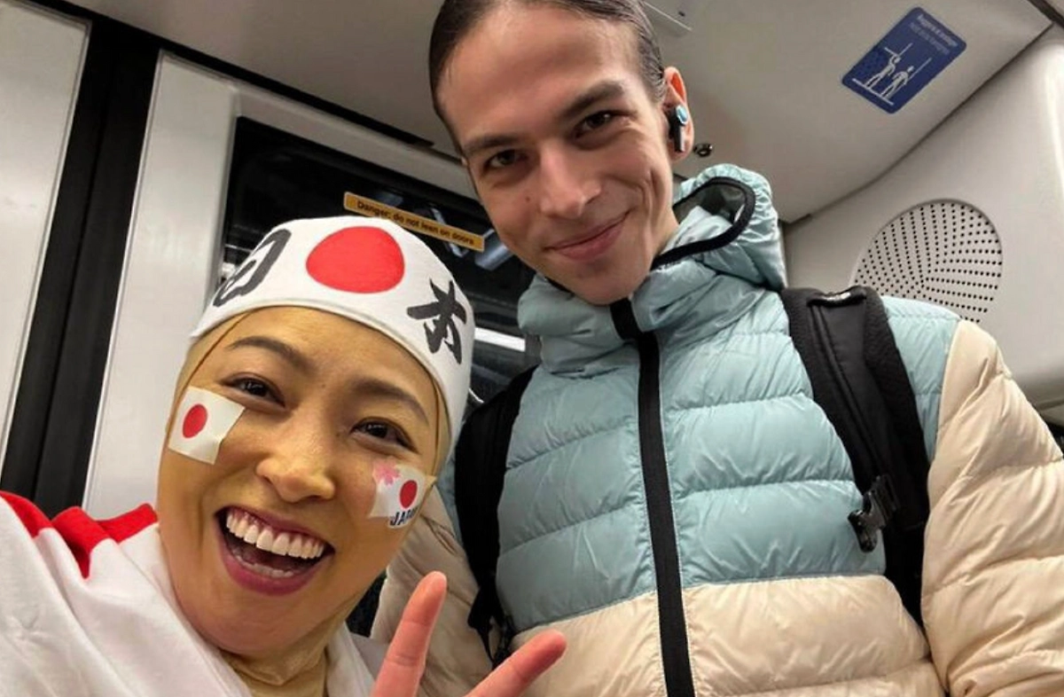 Фото: соцсети. Японская болельщица встретила Гуменника ... в метро