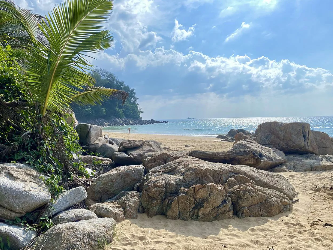 Фото с сайта https://phuket-insider.com/