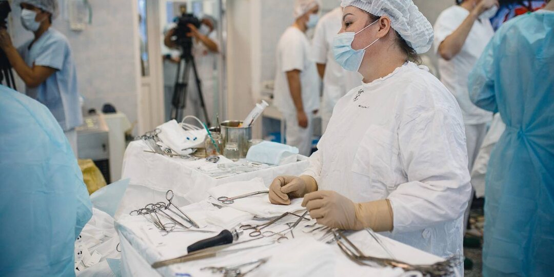 Не просто помощник – дирижёр операции: истории операционных медсестёр Клиники БГМУ