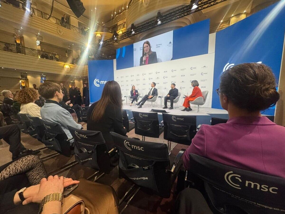    Пустые места в зале дискуссии с Владимиром Зеленским на конференции в Мюнхене© Фото : Telegram-канал нардепа Алексея Гончаренко*