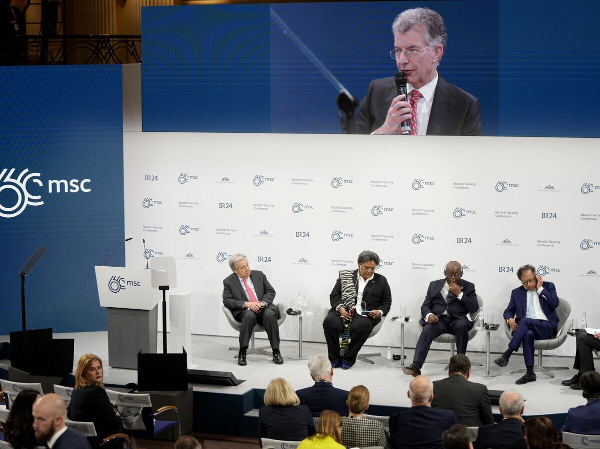    Кристоф Хойсген во время выступления на Мюнхенской конференции по безопасности | © AP Photo / Matthias Schrader