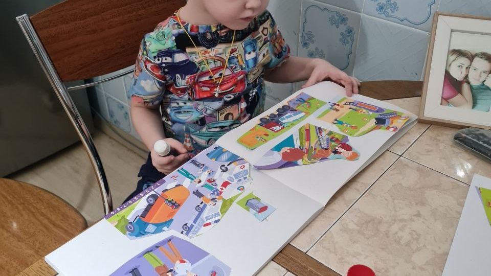 Новости от двойняшек: кроватки, доставка и тук-тук