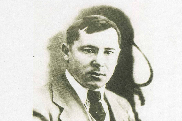    Сегодня, 15 февраля, исполняется 120 лет со дня рождения великого татарского поэта Мусы Джалиля, Героя Советского Союза, лауреата Ленинской премии, чье имя стало символом мужества, верности Родине и силы поэтического слова.   
Фото: collections.museum.tatar.ru, Public Domain, commons.wikimedia.org