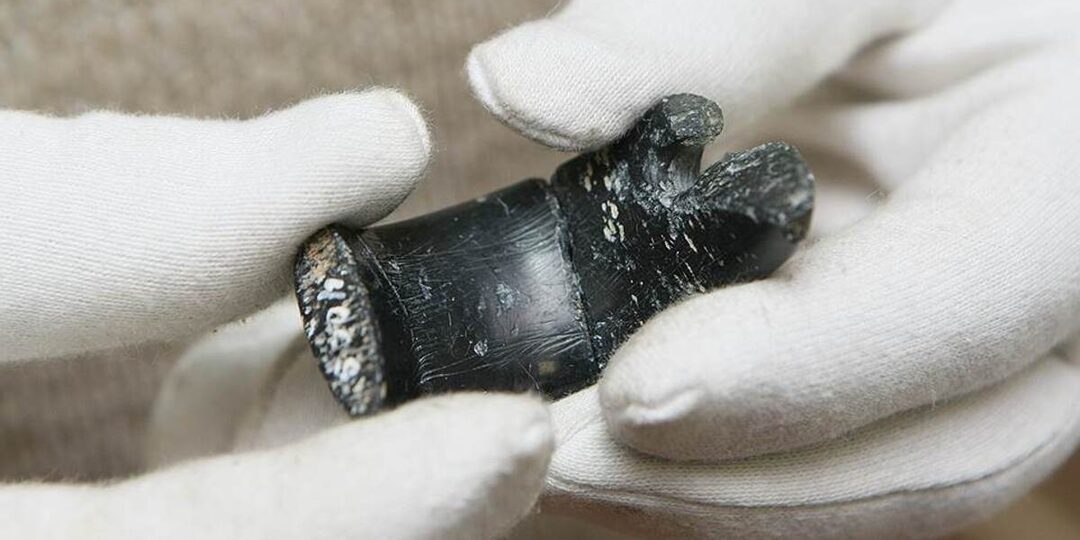 В Денисовой пещере на Алтае нашли браслет возрастом 50 тысяч лет - рассказываем, почему после его анализа пришлось переписывать учебники по