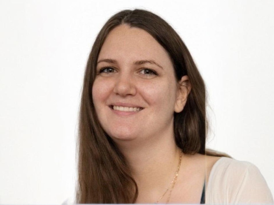    Дома женщину ждут муж и новорожденная дочь.