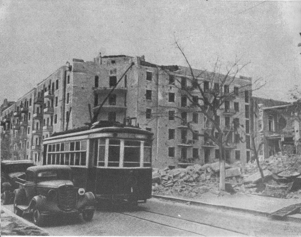 Трамвай в Севастополе. Фото с сайта transphoto.org