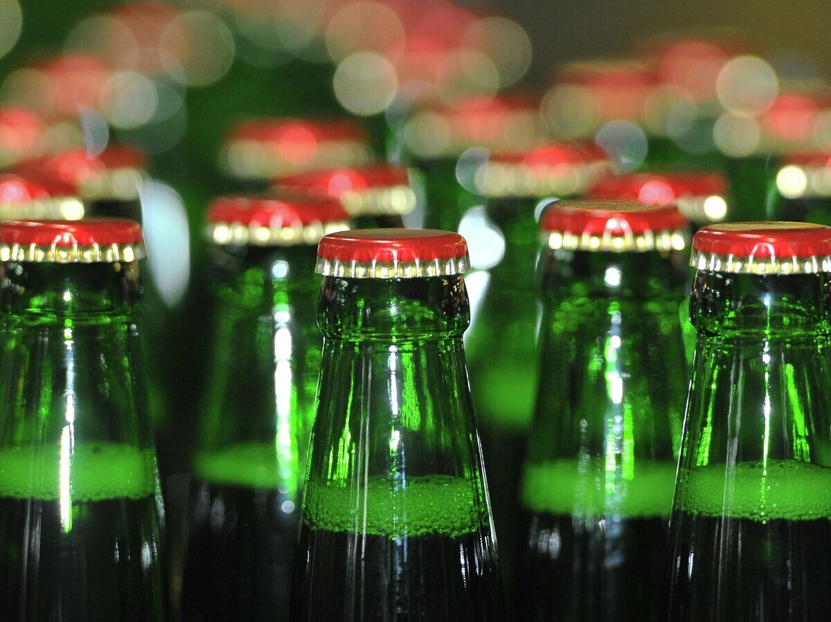    Бутылки на конвейере | © РИА Новости / Сергей Кузнецов
