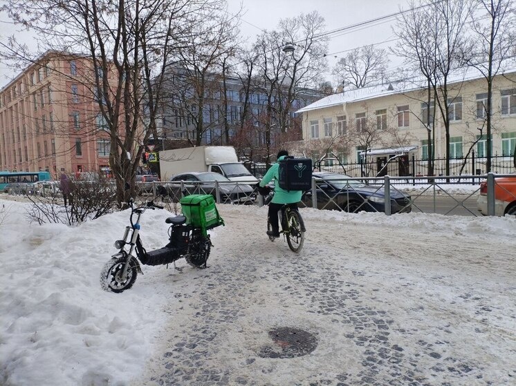     А в Кемерово ищут SMM-специалиста за 80 тысяч рублей. Фото из архива "МК в Питере"
