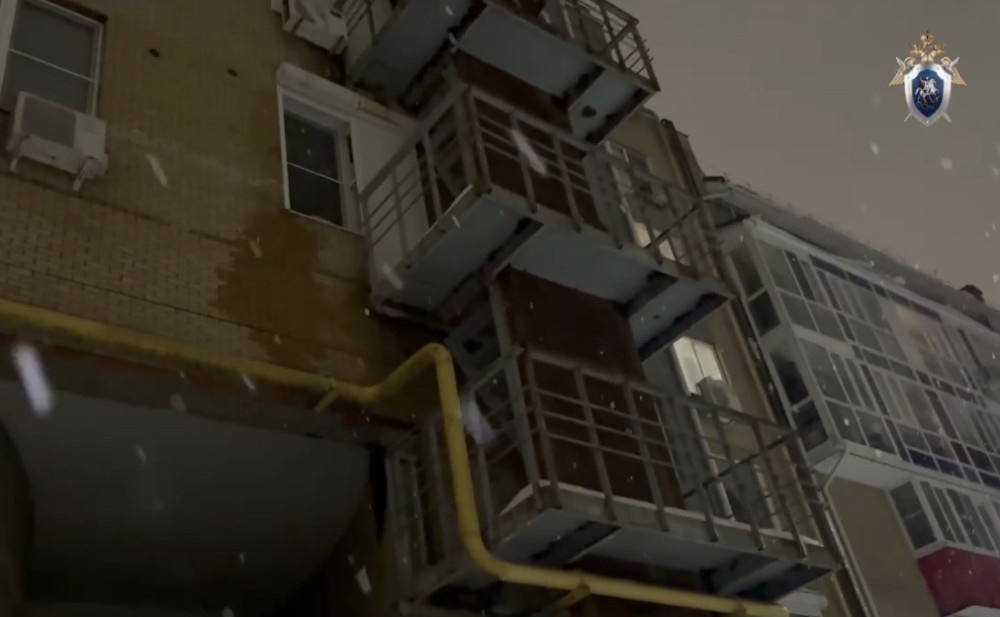    19-летняя девушка погибла от падения наледи с крыши в Нижнем Новгороде