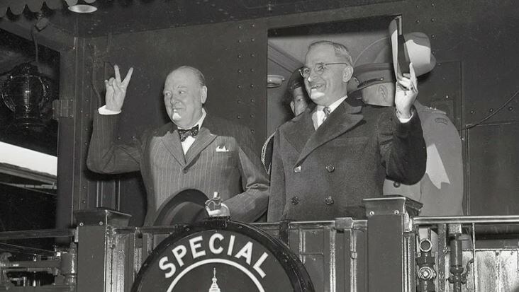 Президент США Г.Трумэн и У.Черчилль. 