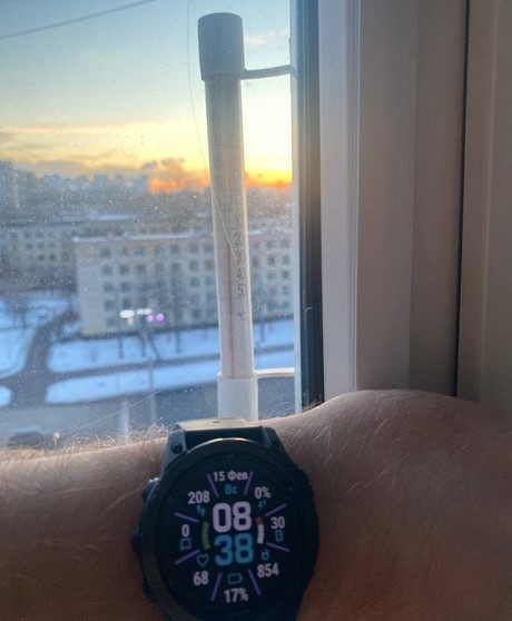    Температура воздуха в районе станции метро "Ленинский проспект" в Петербурге 15 февраля 2026 года. Автор фото: t.me/weather_from_chief