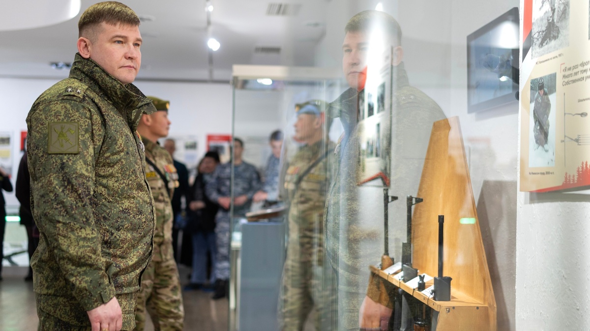    В Ханты-Мансийске представили реликвии из музея Калашникова