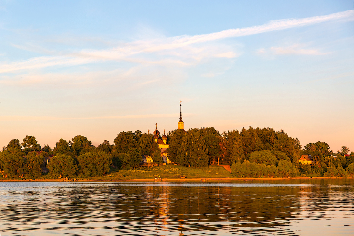 Вид на Церковь Богоявления Господня