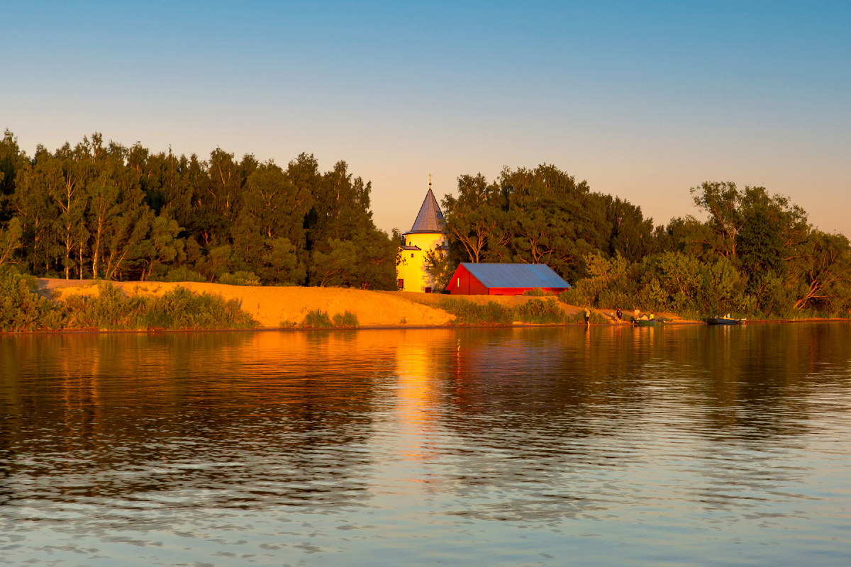 Вид на часовню Макария Калязинского на Монастырском острове