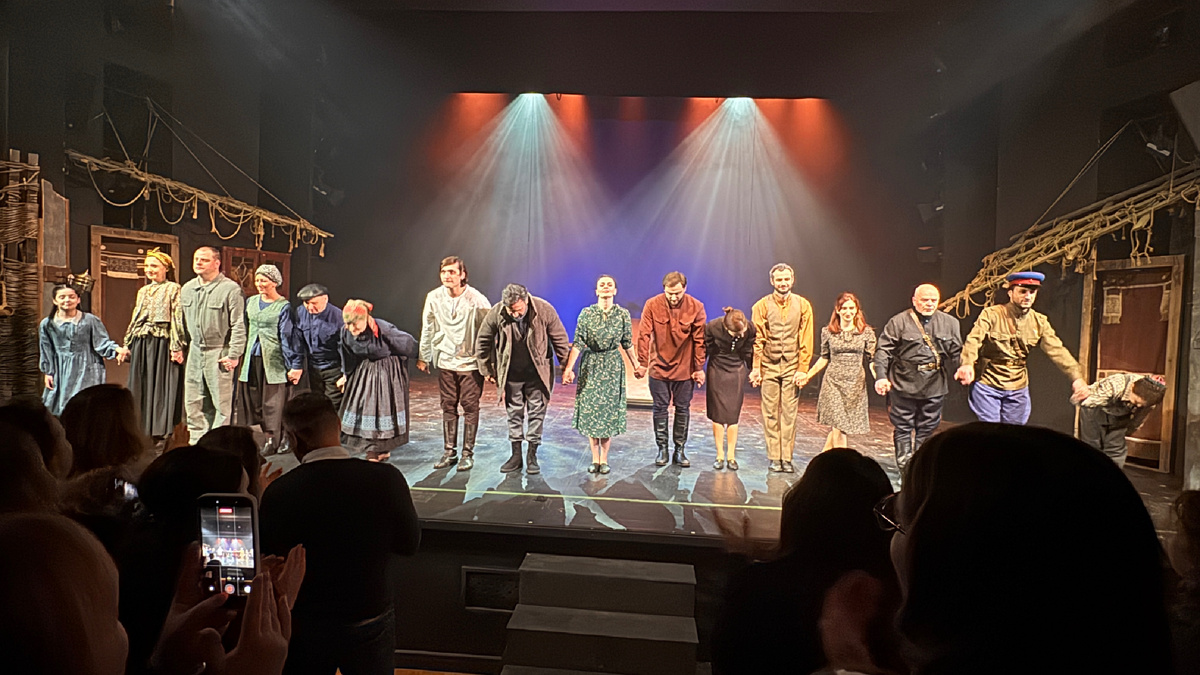 Бесконечные овации от зрителей по окончании спектакля 