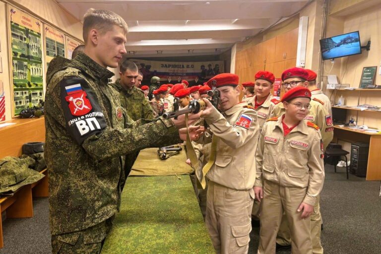    Военные полицейские провели урок мужества для юнармейцев в Ясном Оренбуржье