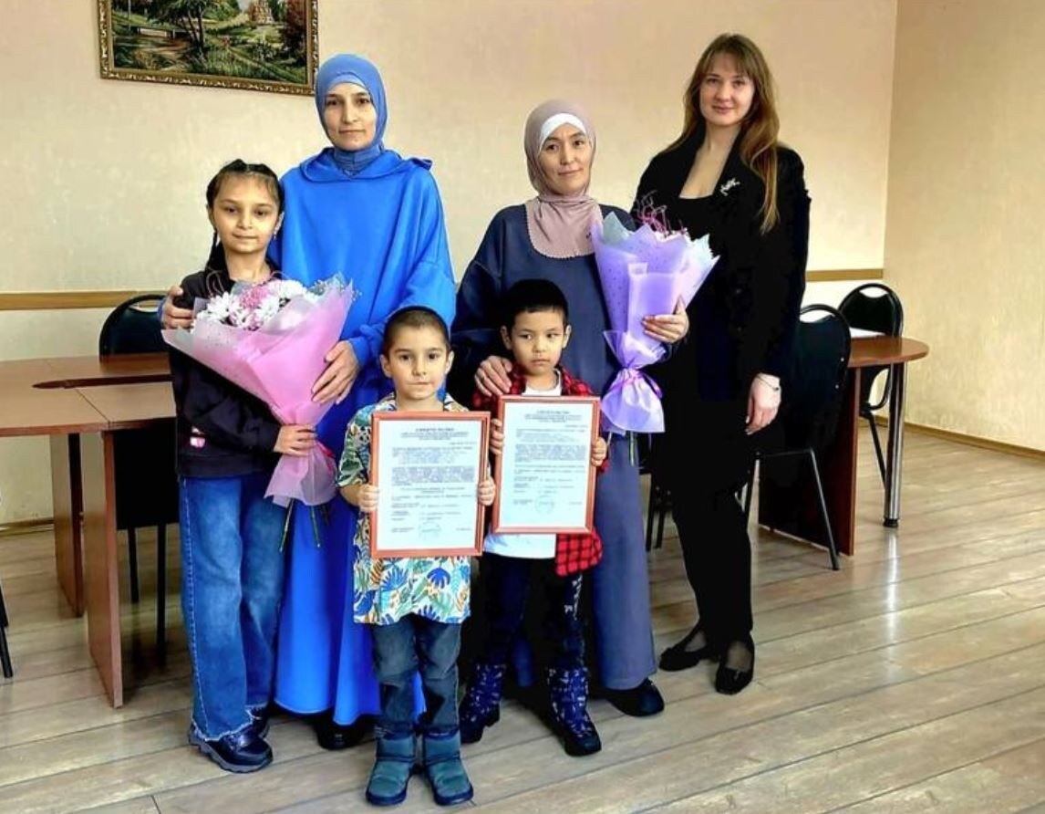 Получатели сертификатов в Сердобске  и мэр 