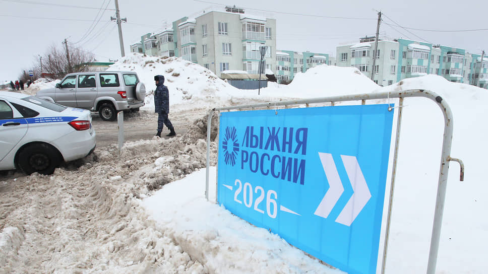 Указатель на блок-посту ДПС.📷Фото: Роман Яровицын / Коммерсантъ