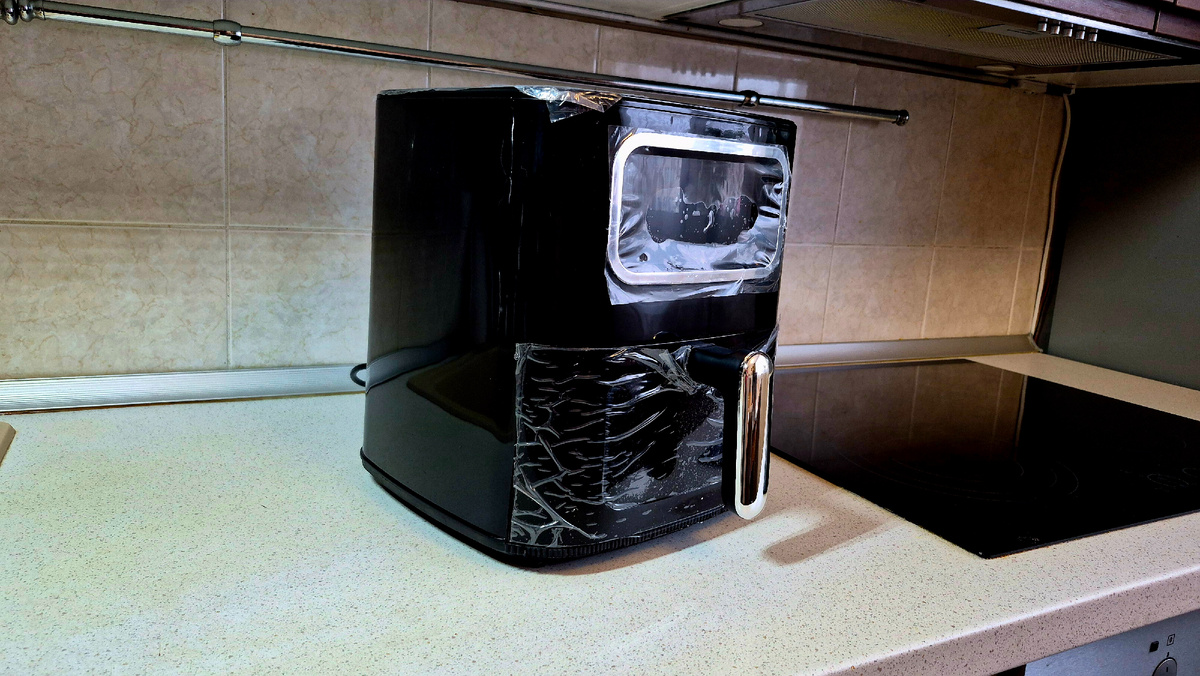 Аэрогриль — это кухонный прибор, который использует технологию циркуляции горячего воздуха для приготовления пищи