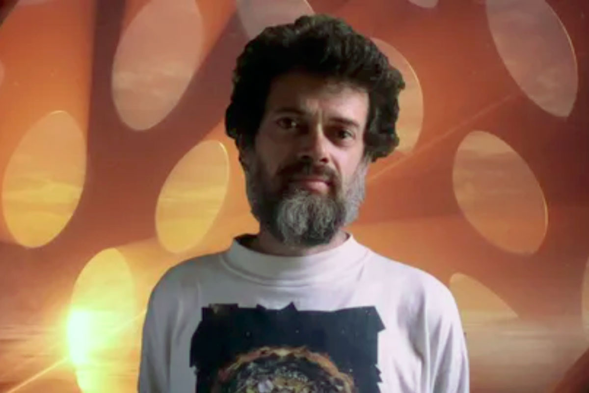 Теренс Маккенна в 1992 году выдвинул гипотезу «обкуренной обезьяны»