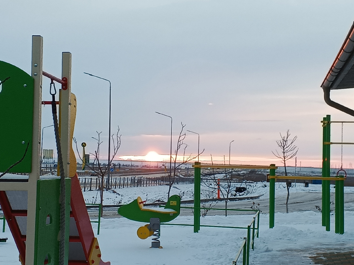 Детская площадка на Атане. Фото Галины Малышевой.