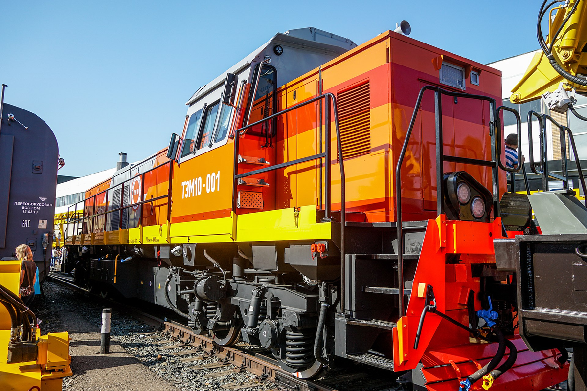 Маневровый тепловоз ТЭМ10-001 на территории депо кольца ВНИИЖТ на выставке ЭКСПО-1520. Источник фото: ru.wikipedia.org Авторство: CC0, https://commons.wikimedia.org/w/index.php?curid=82668338