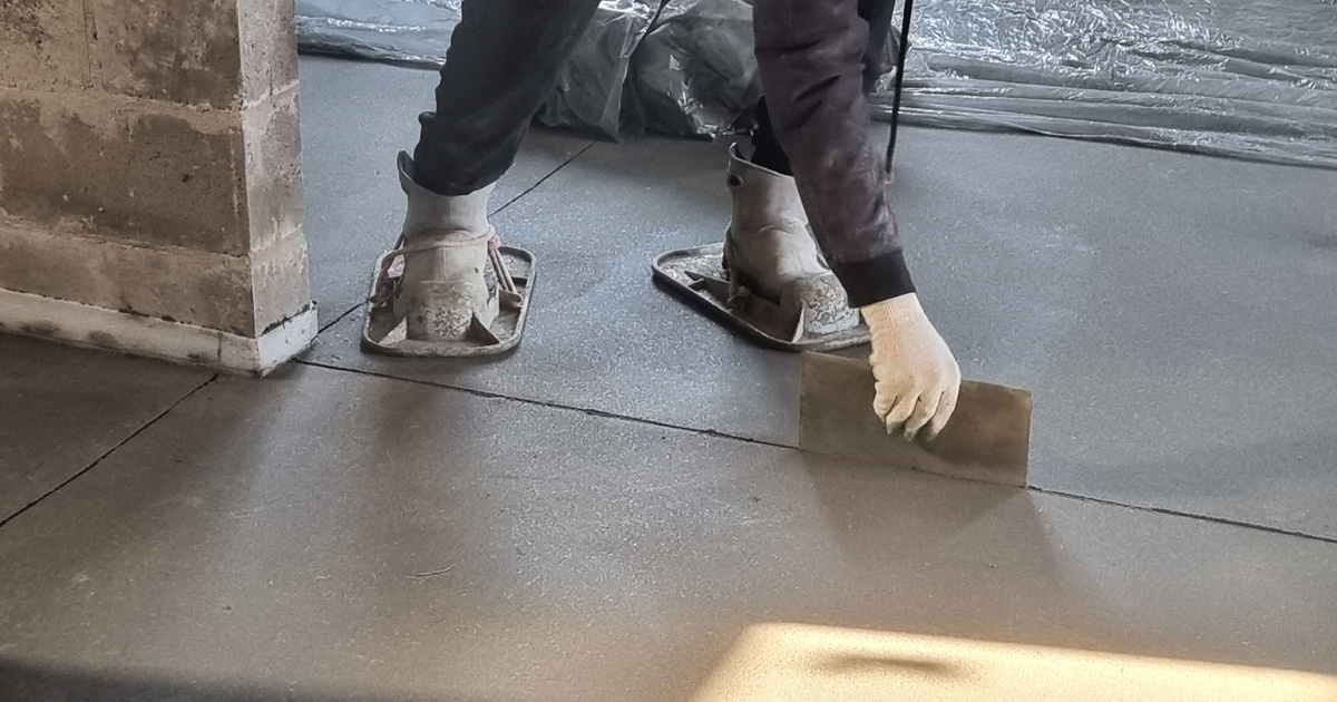 Выполнение работ по устройству полусухой стяжки пола