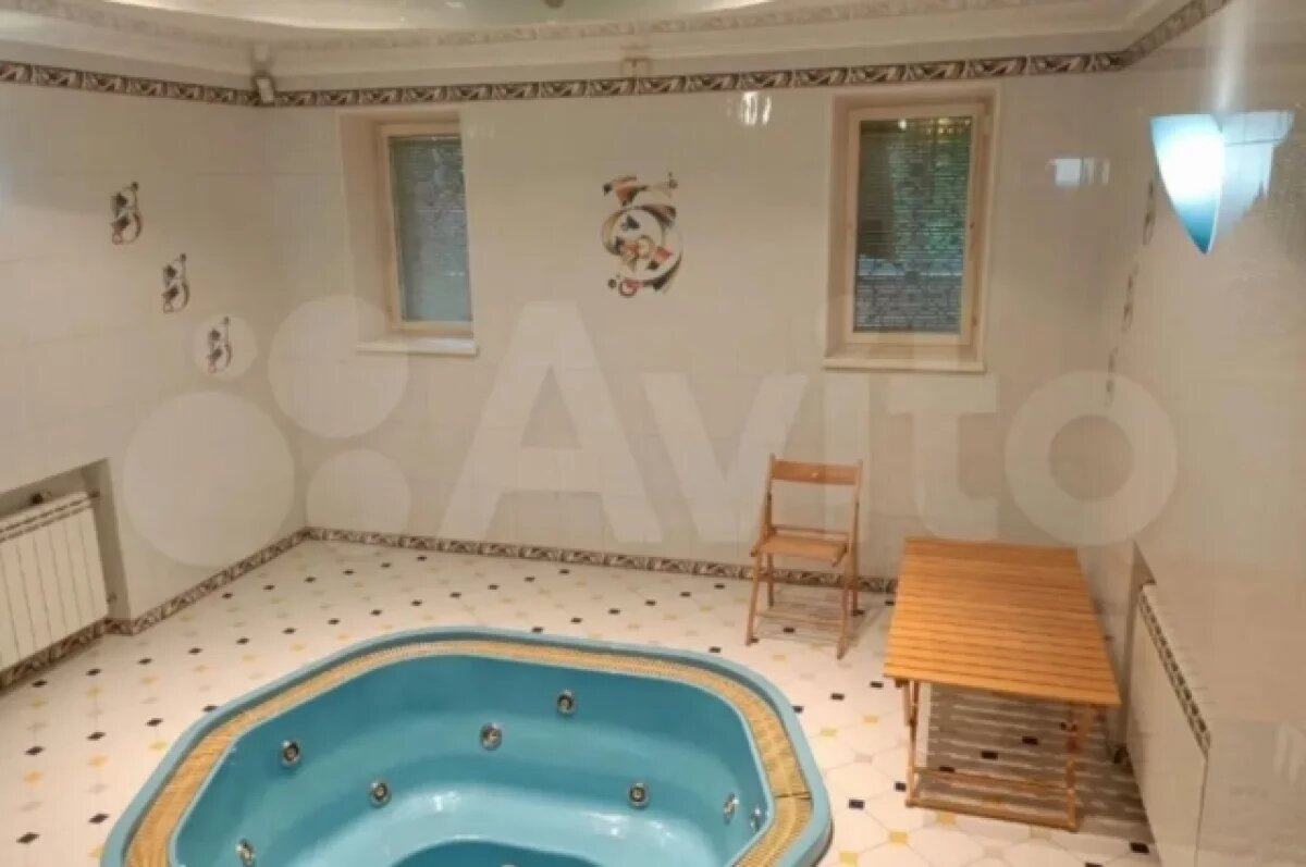    Под Новосибирском продают особняк стоимостью 1,5 миллиарда рублей