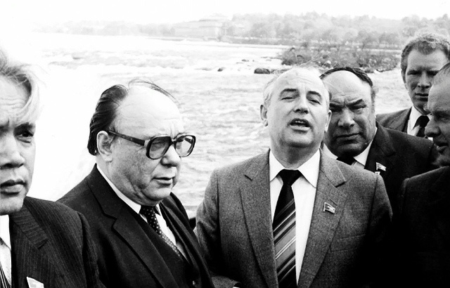 История одной фотографии или когда и где у иуды Горбачёва родился план "перстройки" по разрушению СССР