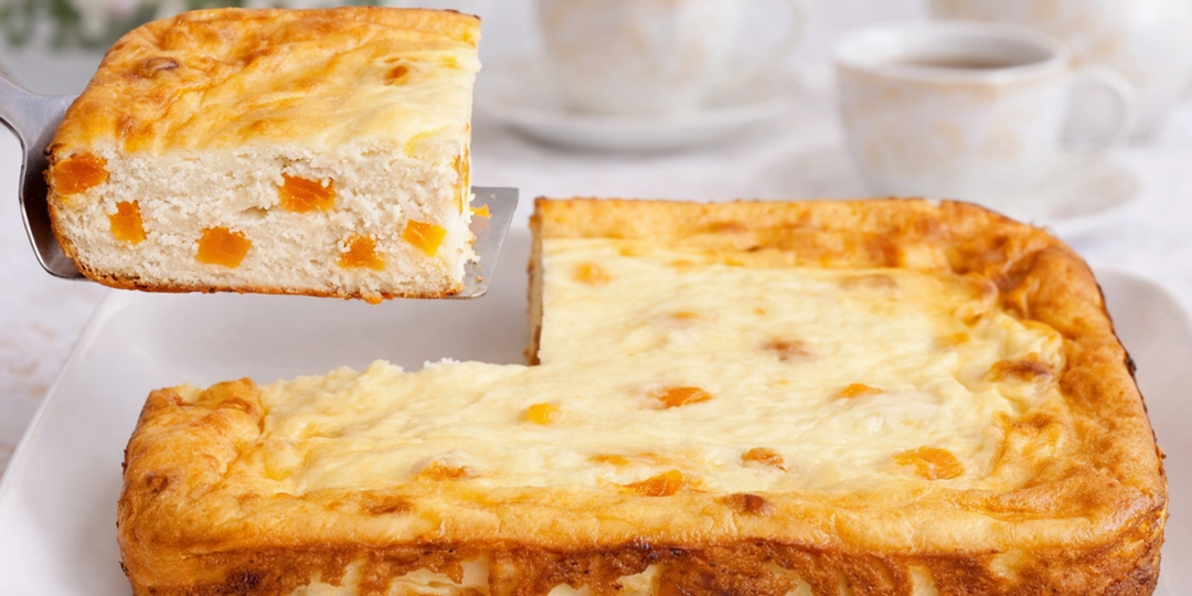 Творожная запеканка с курагой. Нежная, как суфле, и всегда удачная