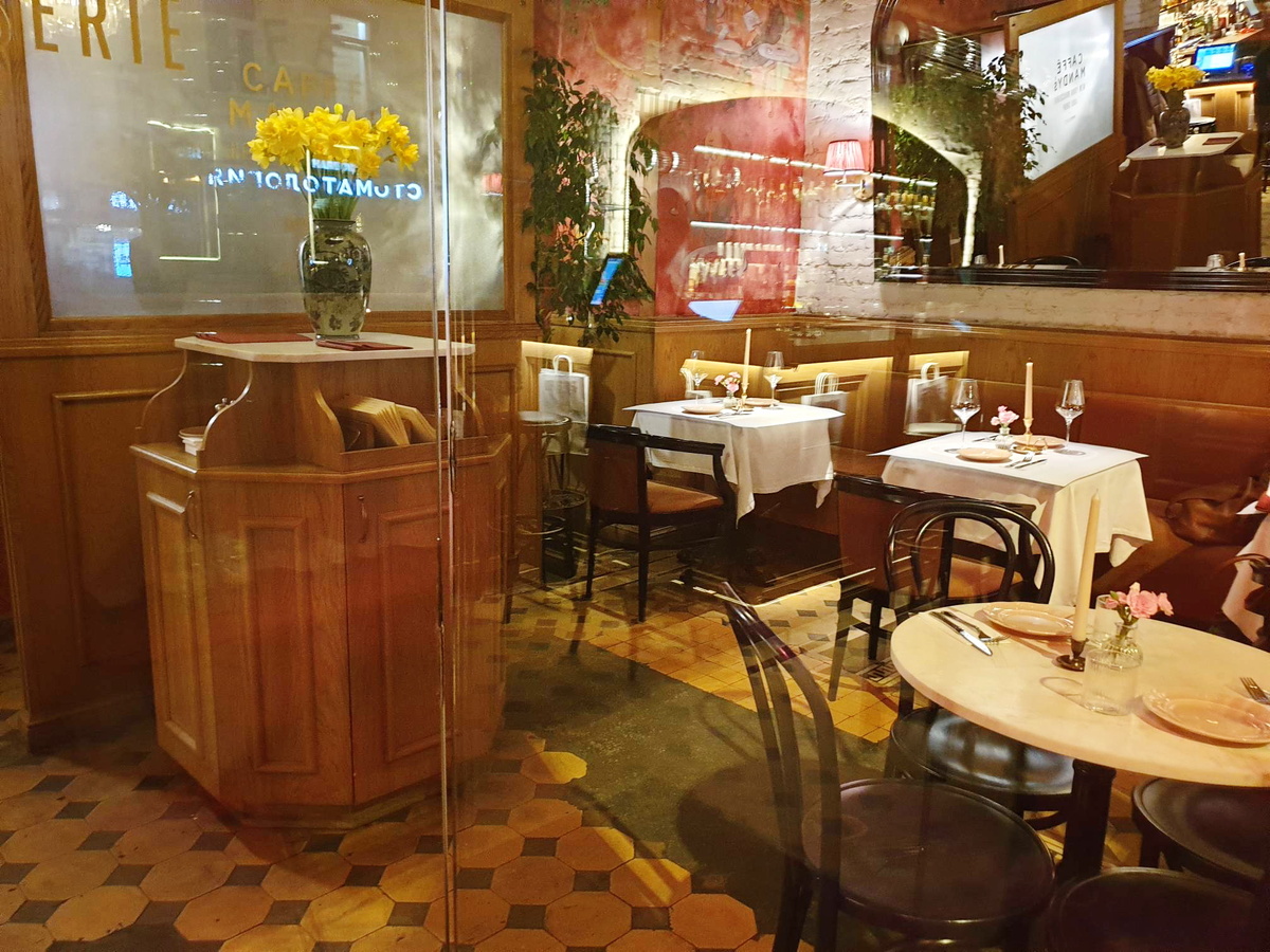 Вход в Mandy's Caffe